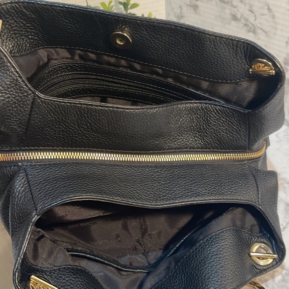 "SOLD" MICHAEL Michael Kors black Jet Set shoulder bag - Picture 6 of 10